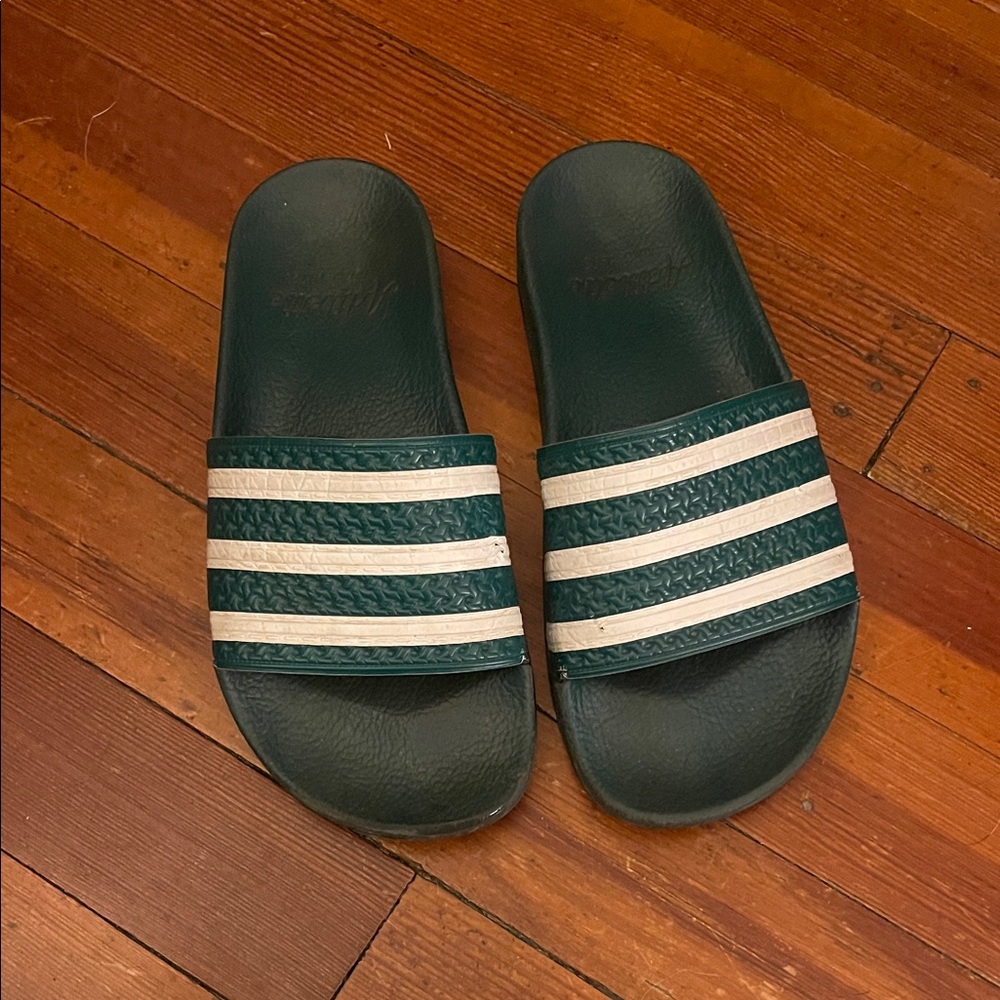 adidas adilette slides size 4